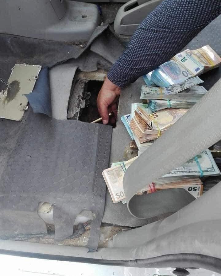 حجز 70 كلغ من الذهب و4 مليارات من العملة الصعبة (صور)