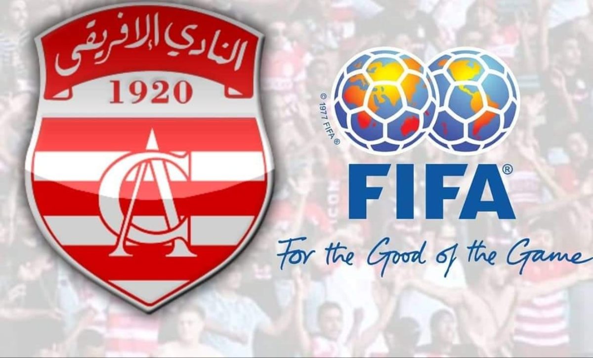 في قرار جديد للـ”فيفا” : النادي الافريقي ممنوع من الانتدابات بسبب هذا اللاعب