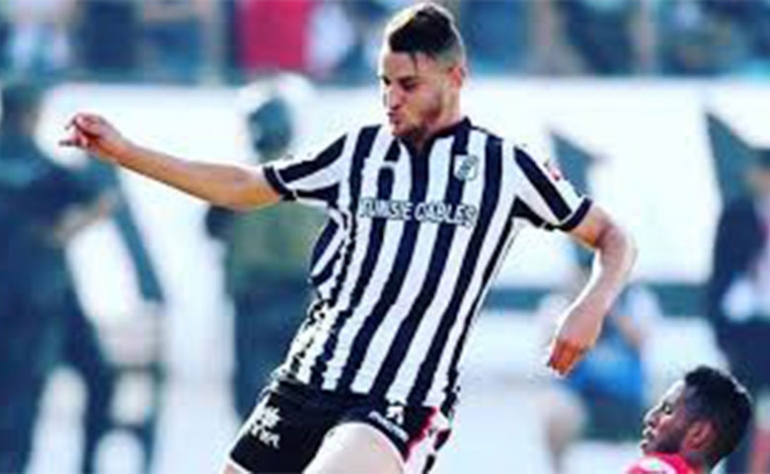 إجتاز الاختبار الطبي بنجاح :هنيد في طريقه للتوقيع مع نادي “آيك أثينا” اليوناني