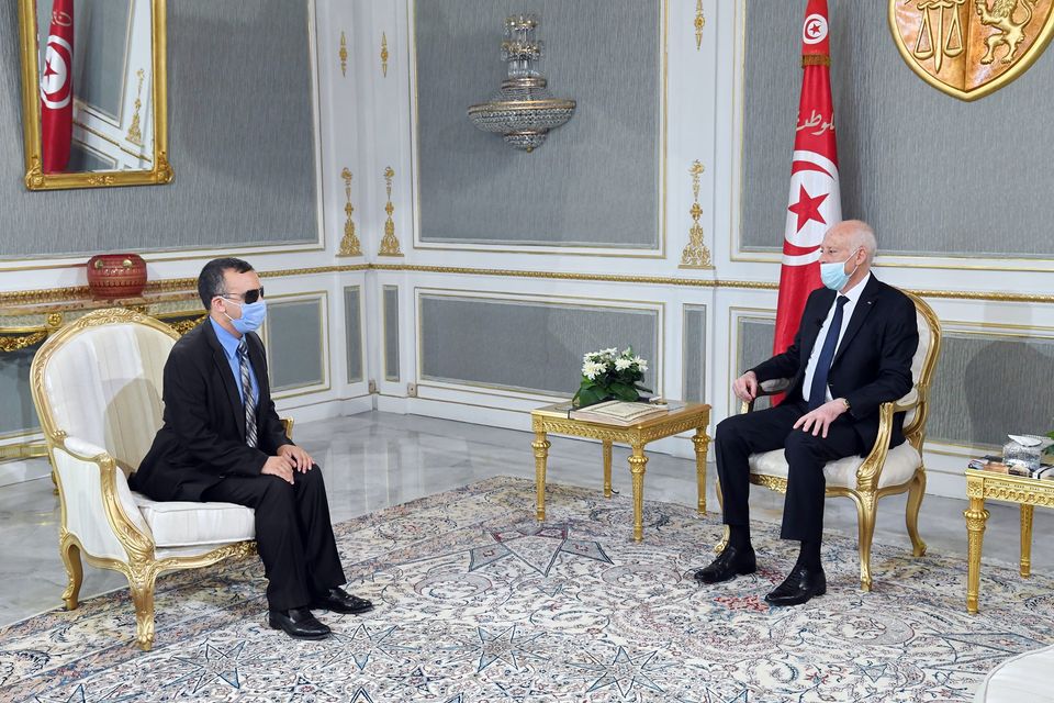 قيس سعيّد يشدّ على يد وزير الشؤون الثقافية المقترح: أساندك…(فيديو)