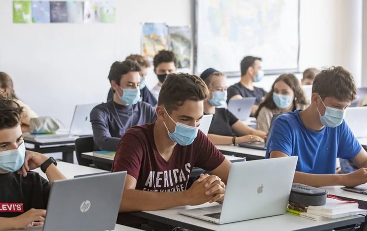 رسمي/ التلميذ الذي تجاوزت سنّه الـ12 سنة ملزم بحمل الكمّامة