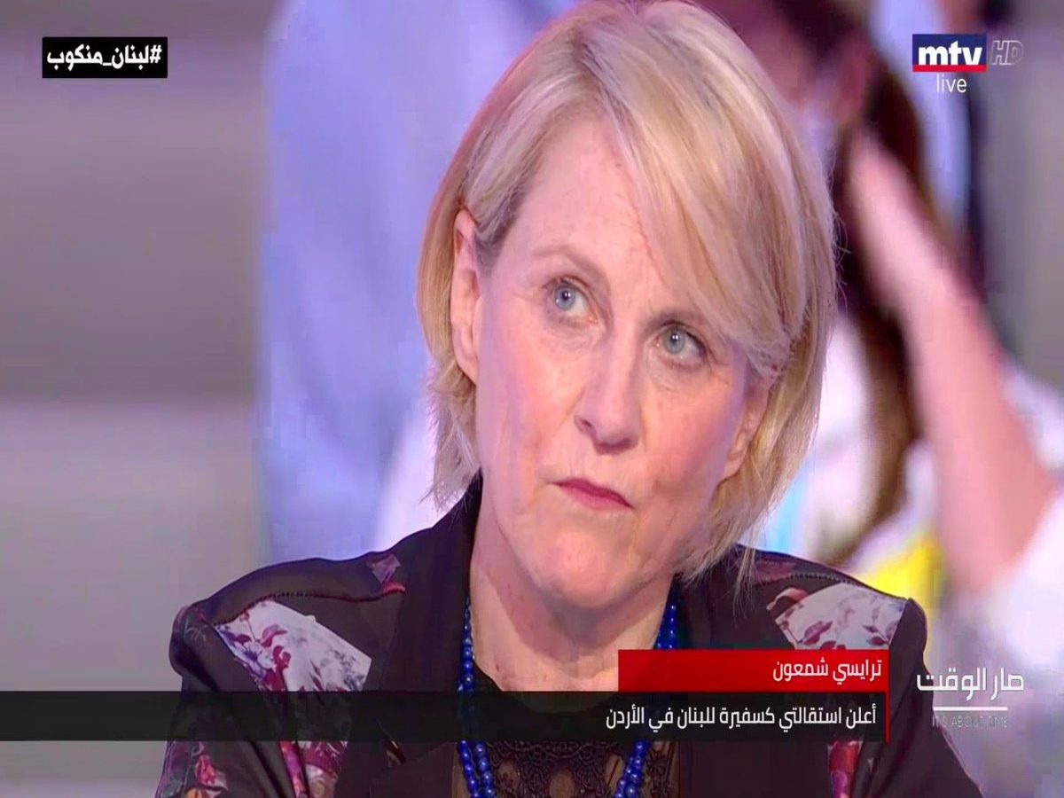 سفيرة لبنانية تستقيل على الهواء احتجاجا على “الإدارة والسرقة والكذب”