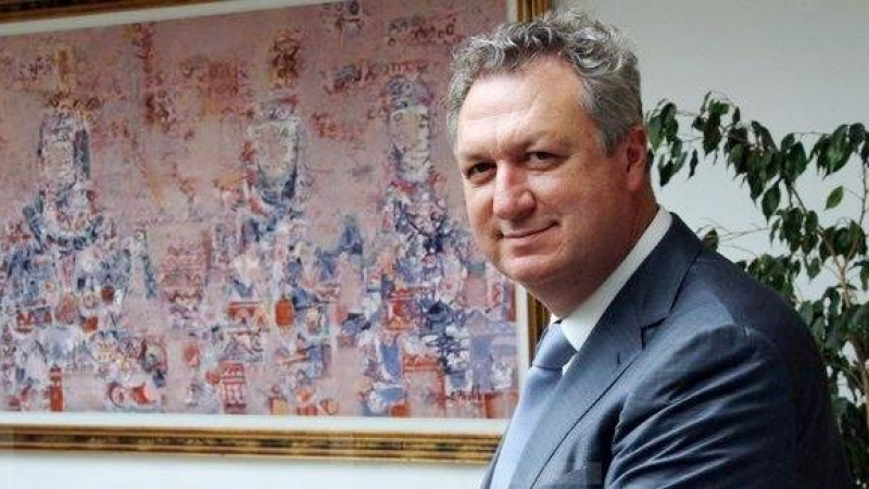 السيرة الذاتية لوزير المالية والاقتصاد ودعم الاستثمار علي الكعلي