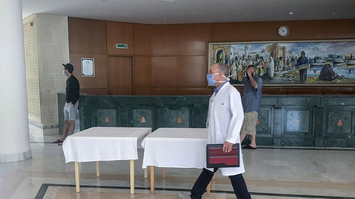 كورونا/ هذا ما فعله عروسا الكاف بعاملي نزل بالمهدية..وفنادق الجهة ناقلة للعدوى