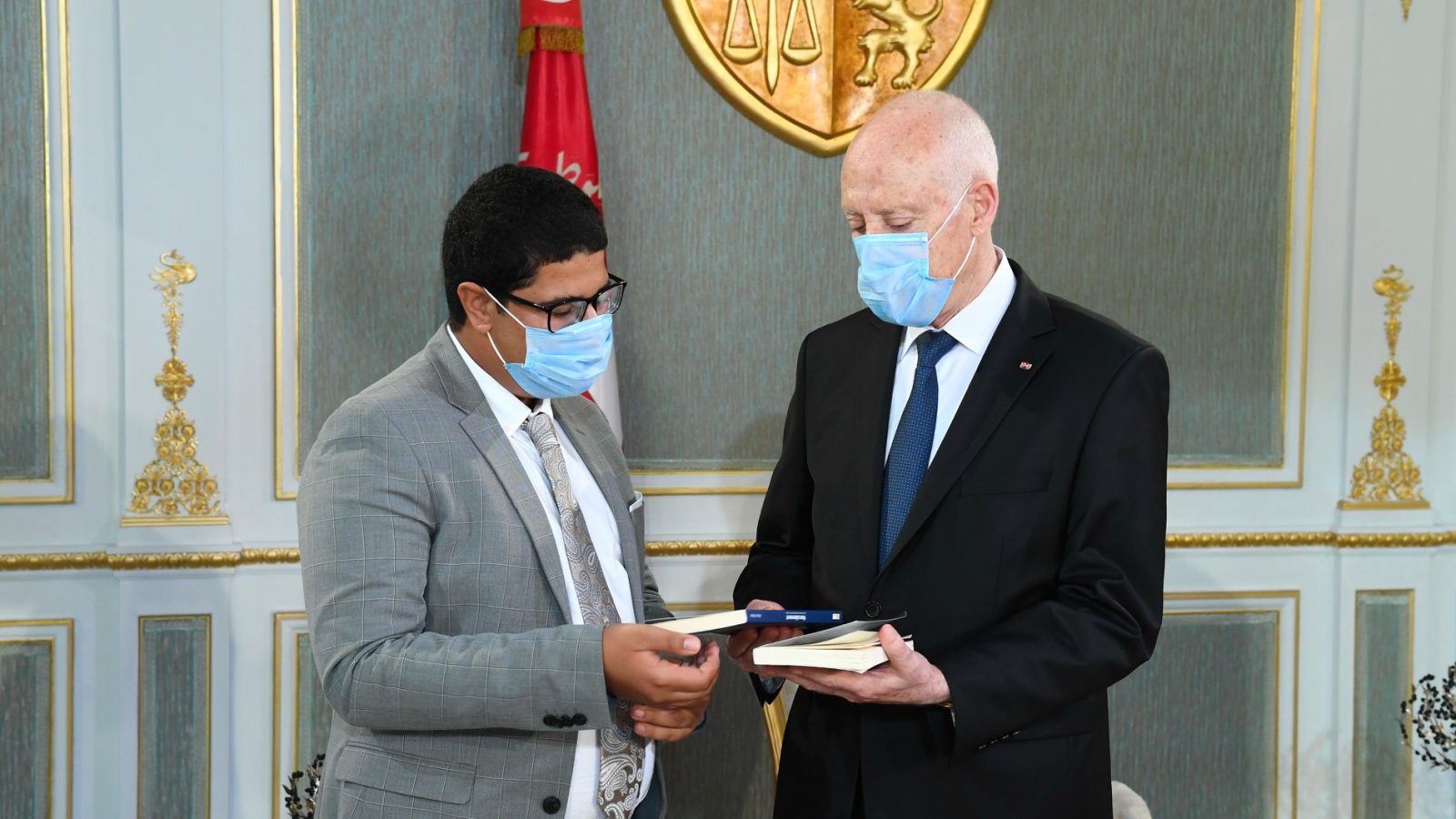 طالب تونسي عند قيس سعيد (فيديو)