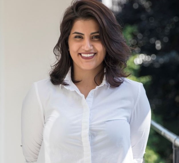 المرزوقي يغير صورته على حائط صفحته بامرأة