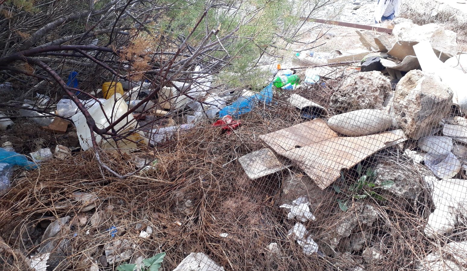 الجزيرة التونسية المنسية: جالطة جمال الطبيعة تطمسه الفضلات(صور) الجزيرة التونسية المنسية: جالطة جمال الطبيعة تطمسه الفضلات(صور)