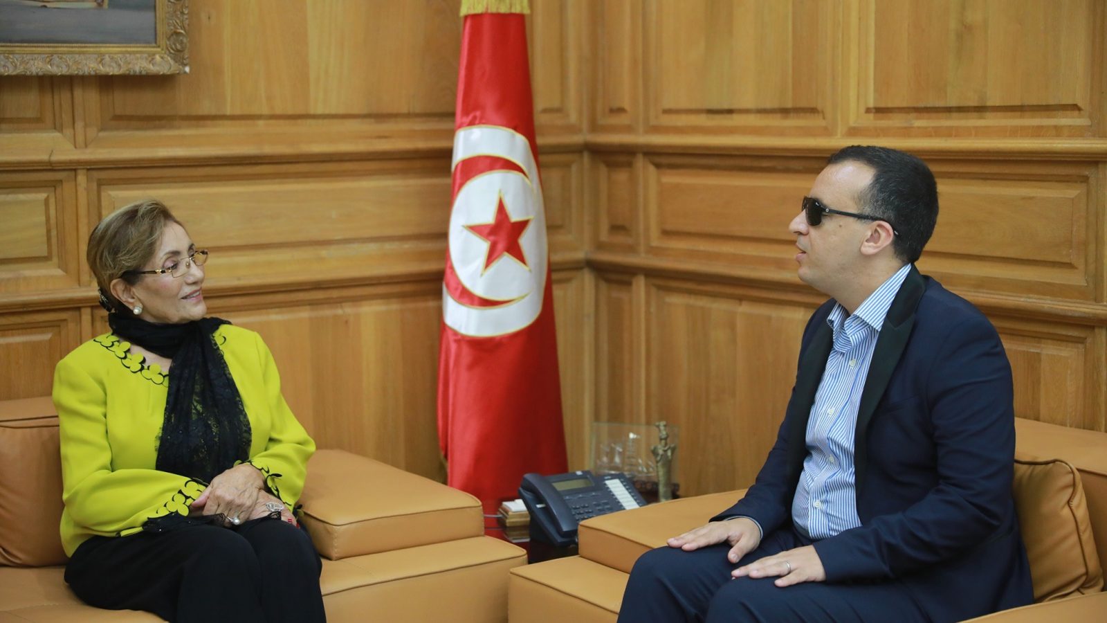 وزير الثقافة يستقبل الفنانة سلاف: الارتقاء بالواقع الغنائي في تونس وزير الثقافة يستقبل الفنانة سلاف: الارتقاء بالواقع الغنائي في تونس