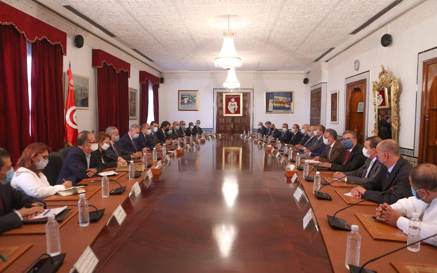 جلسة حوار بين الحكومة ومنظمة الأعراف