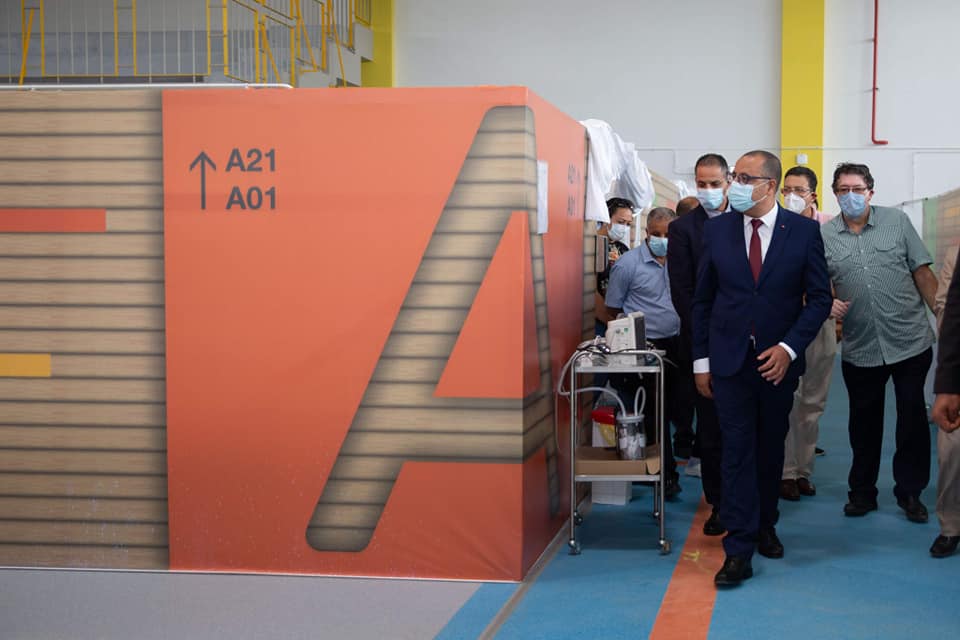 المشيشي يزور المستشفى الطارئ لكورونا بالحي الرياضي بالمنزه(صور)