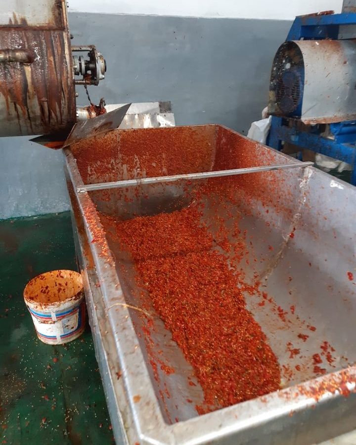 نابل: مداهمة مصنع عشوائي للهريسة يشغل طفلين (صور)