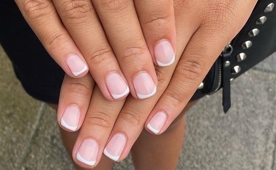 وصفات طبيعية لتفتيح الجلد حول الأظافر وصفات طبيعية لتفتيح الجلد حول الأظافر