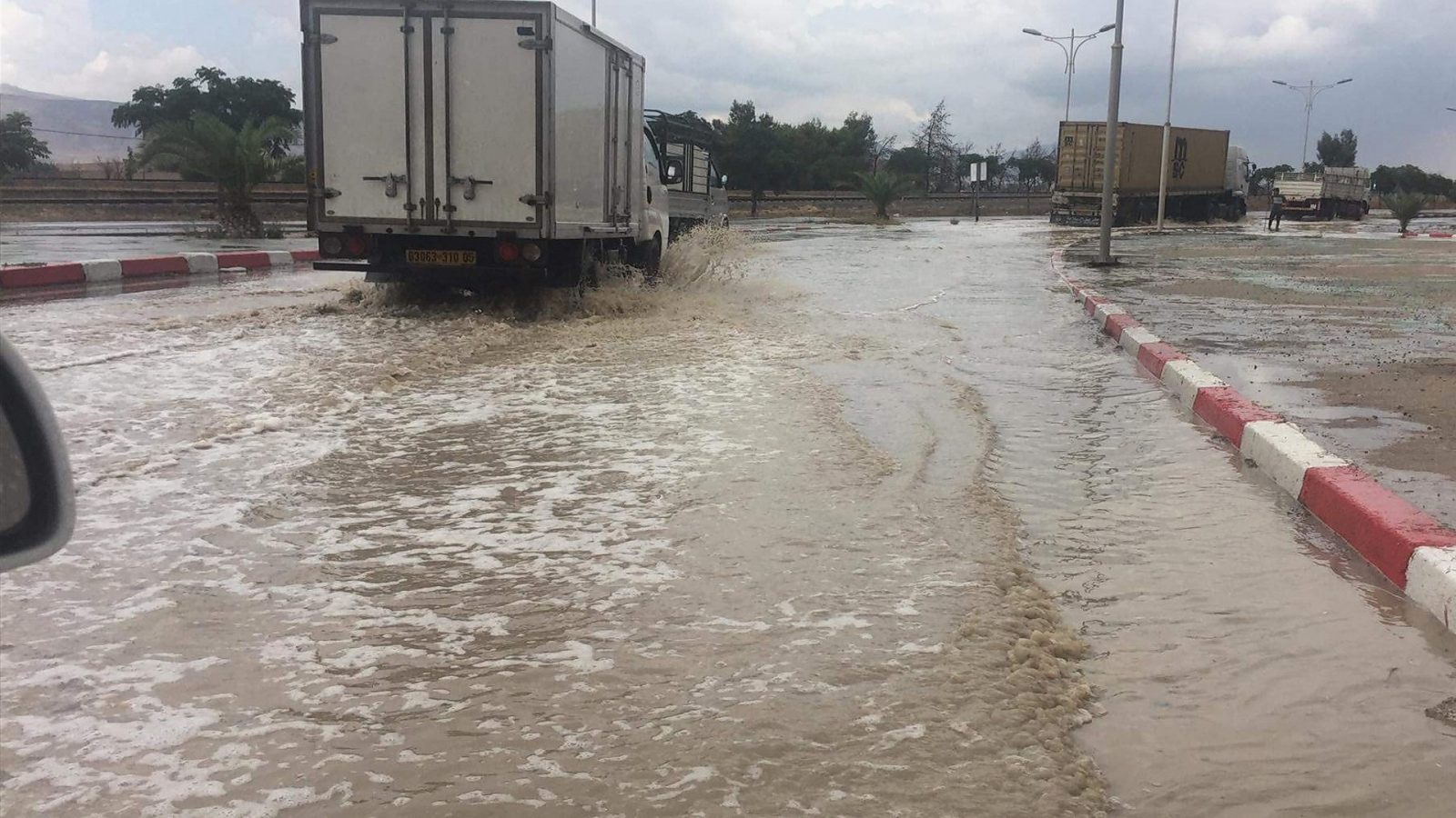 هذه الطرقات مقطوعة بسبب الأمطار