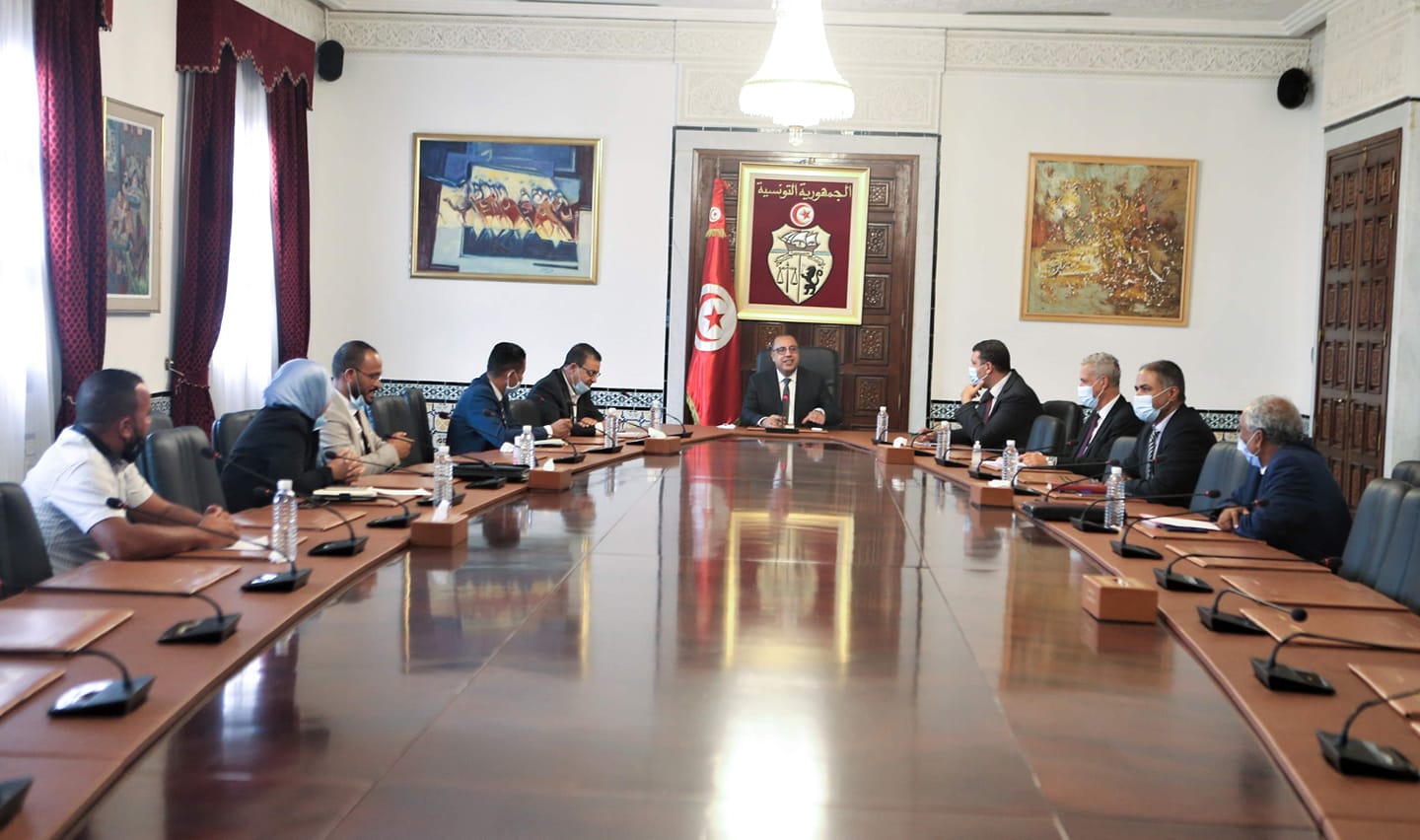 القصبة/ جلسة عمل حول متطلبات النهوض بالوضع الاقتصادي بولاية قبلي