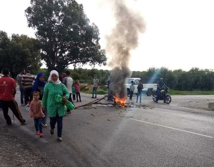 القيروان/ يحتجون بغلق الطريق