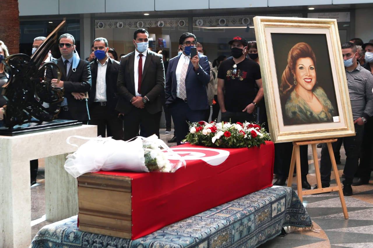 رئيس الحكومة يؤبٌن الفنانة القديرة نعمة (صور)