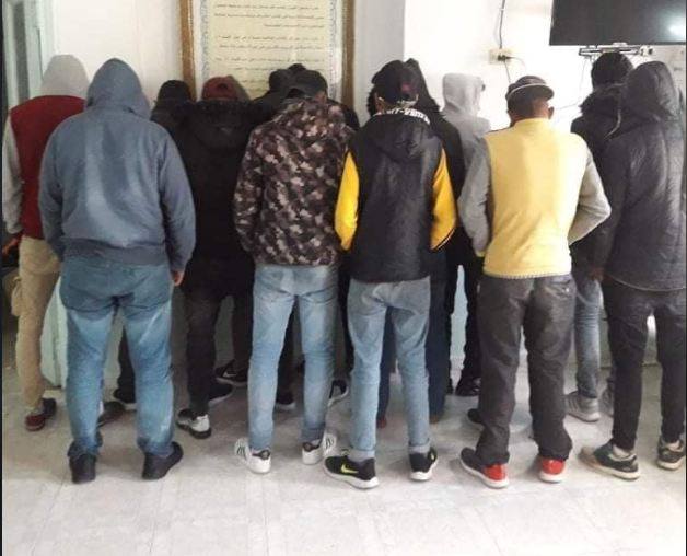 القبض على 26 شخصا بصدد اجتياز الحدود وحجز مبلغ مالي القبض على 26 شخصا بصدد اجتياز الحدود وحجز مبلغ مالي