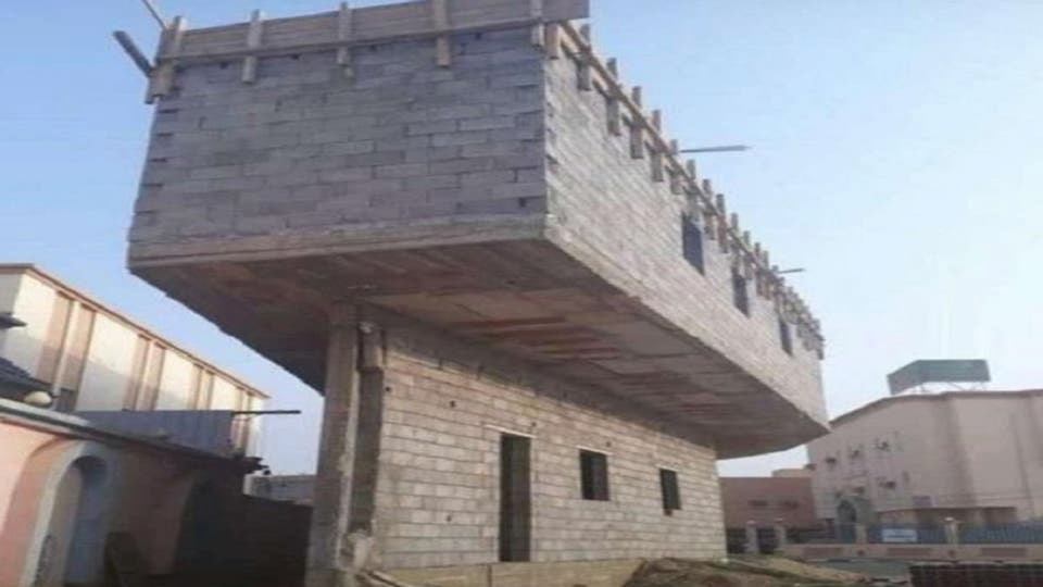 ما رأي المهندسين في هذا المبنى ..هل يصمد؟