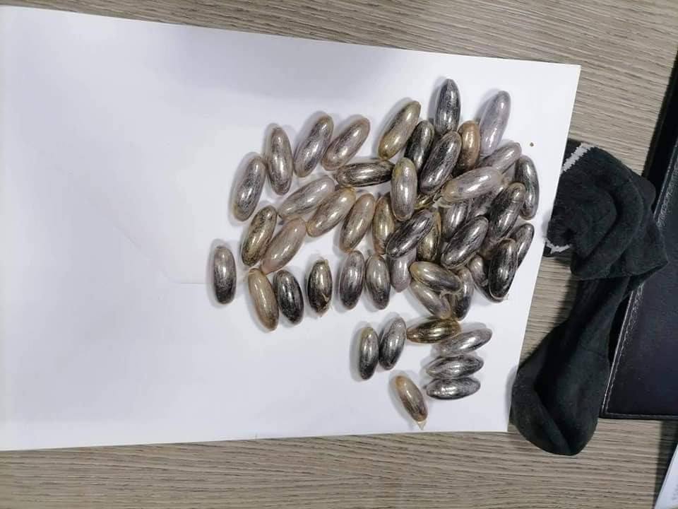 مطار قرطاج: حجز كوكايين وزطلة مهربة في ملابس داخلية لأربعة غينيات(صور)