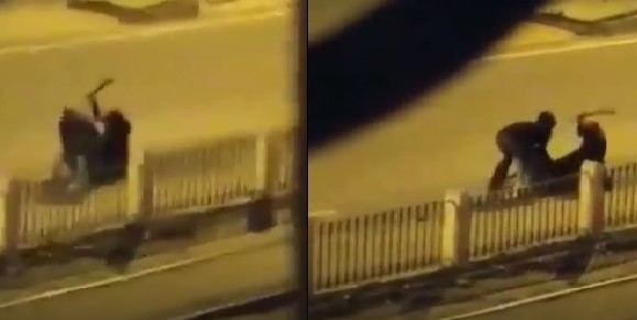 فظيع/ منحرفان يعتديان على شاب بسيف وسط الطريق العام (فيديو)