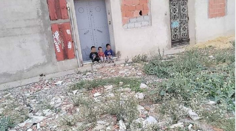 تطورات في حكاية الأم التي رمت بأبنائها الـ 4 في الشارع