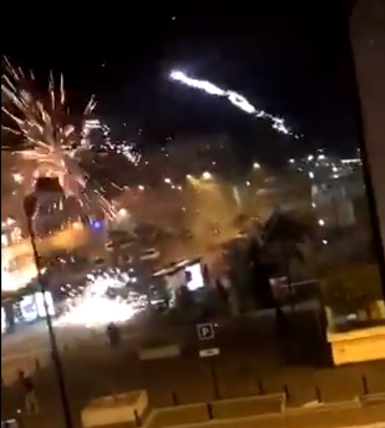 شاهد.. مهاجمة مركز للشرطة بـ 