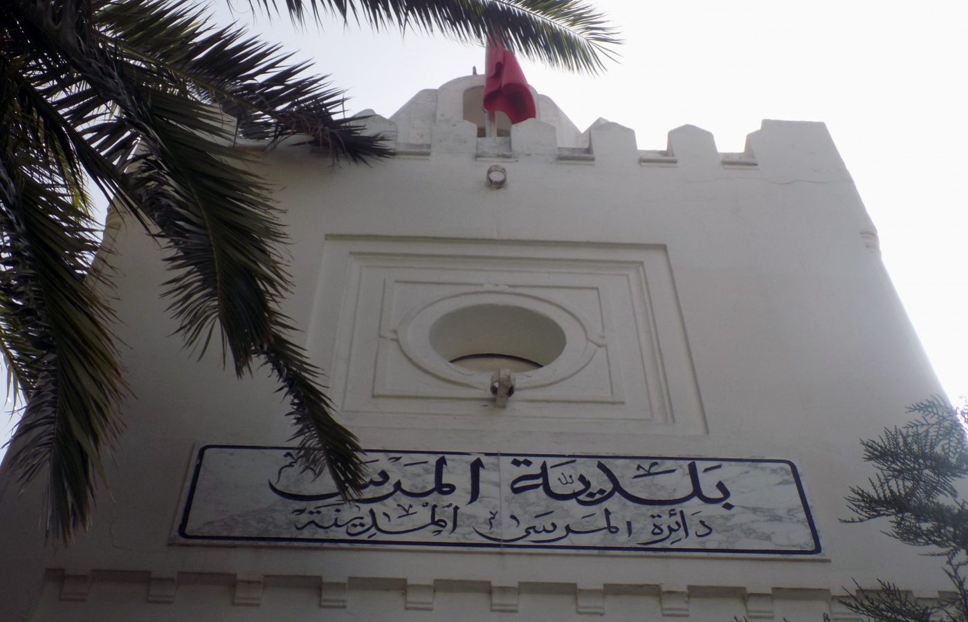 الفيديو الصدمة / شاهد ماذا تفعل بلدية المرسى بموتاها المصابين بكوفيد بعد ما فعلته بالبنية فرح