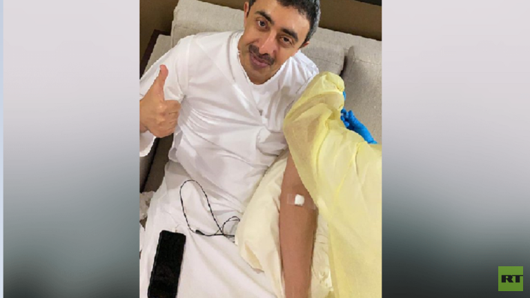 عبد الله بن زايد يعلن تلقيه لقاح كورونا