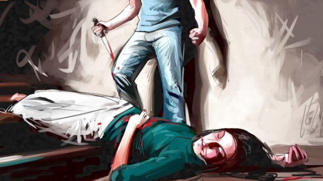 قصر السعيد/طعن زوجته و مزق ملابسها في الطريق العام لأنه يحبها!!