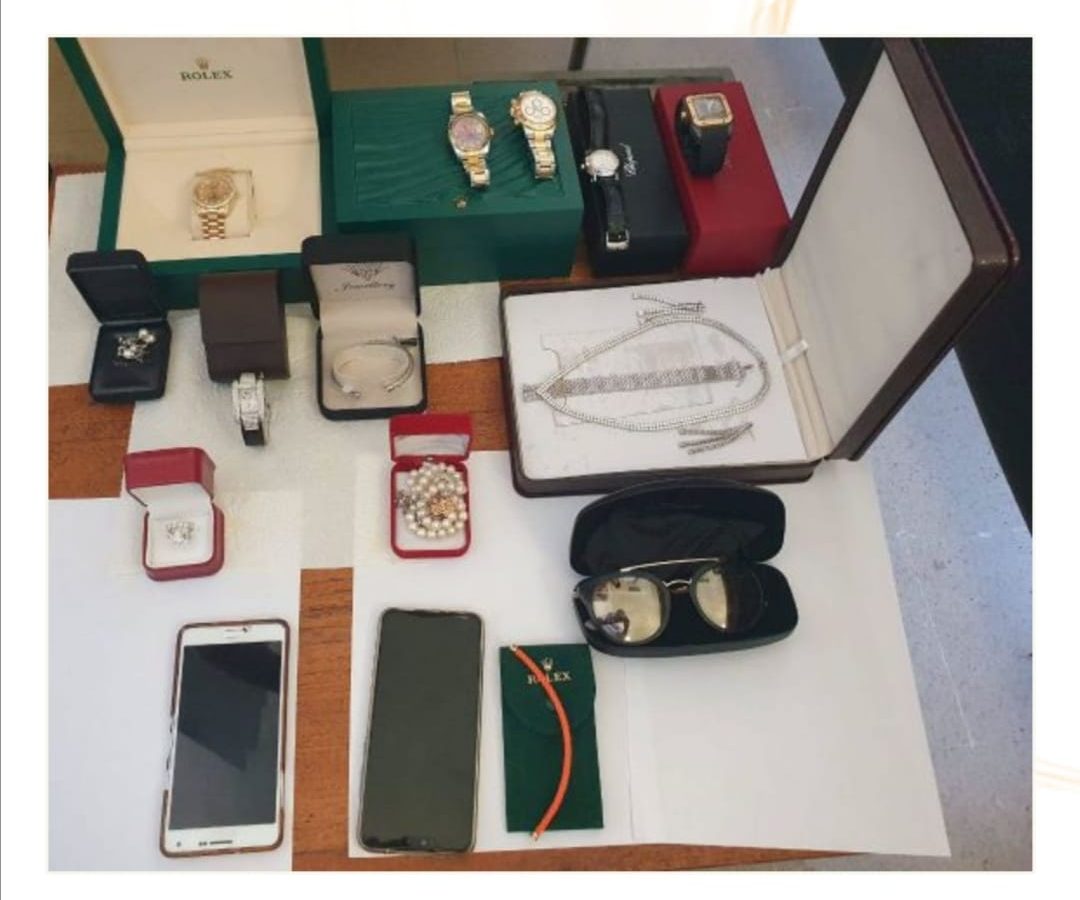 القبض على عصابة إختلست مسروقات بقيمة مليار من منزل في قمرت