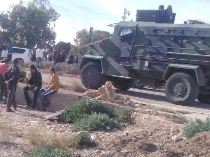 عاجل / تعزيزات عسكرية تصل حقل الدولاب بسبيطلة (صور)