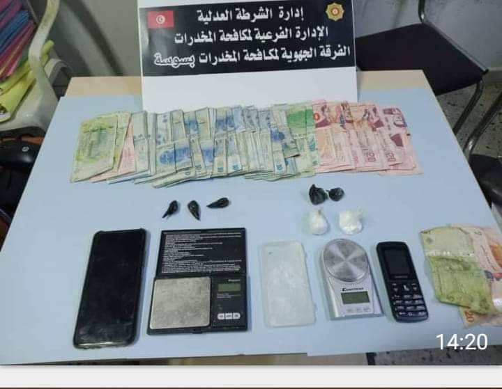سوسة: القبض على مروجي مخدرات و حجز كميات من الكوكايين و مبالغ مالية