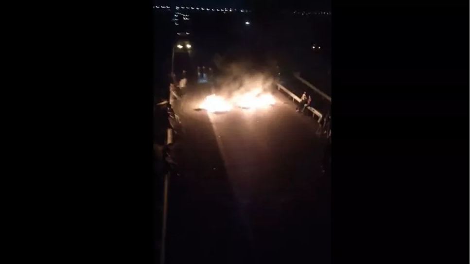 صفاقس /مواطنون يغلقون الطريق السيارة اِحتجاجًا على عدم تزويدهم بالغاز المنزلي