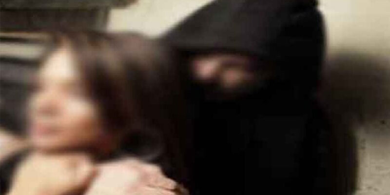 حوّل وجهة قاصر وحاول اغتصابها لإدخالها مجال الدعارة