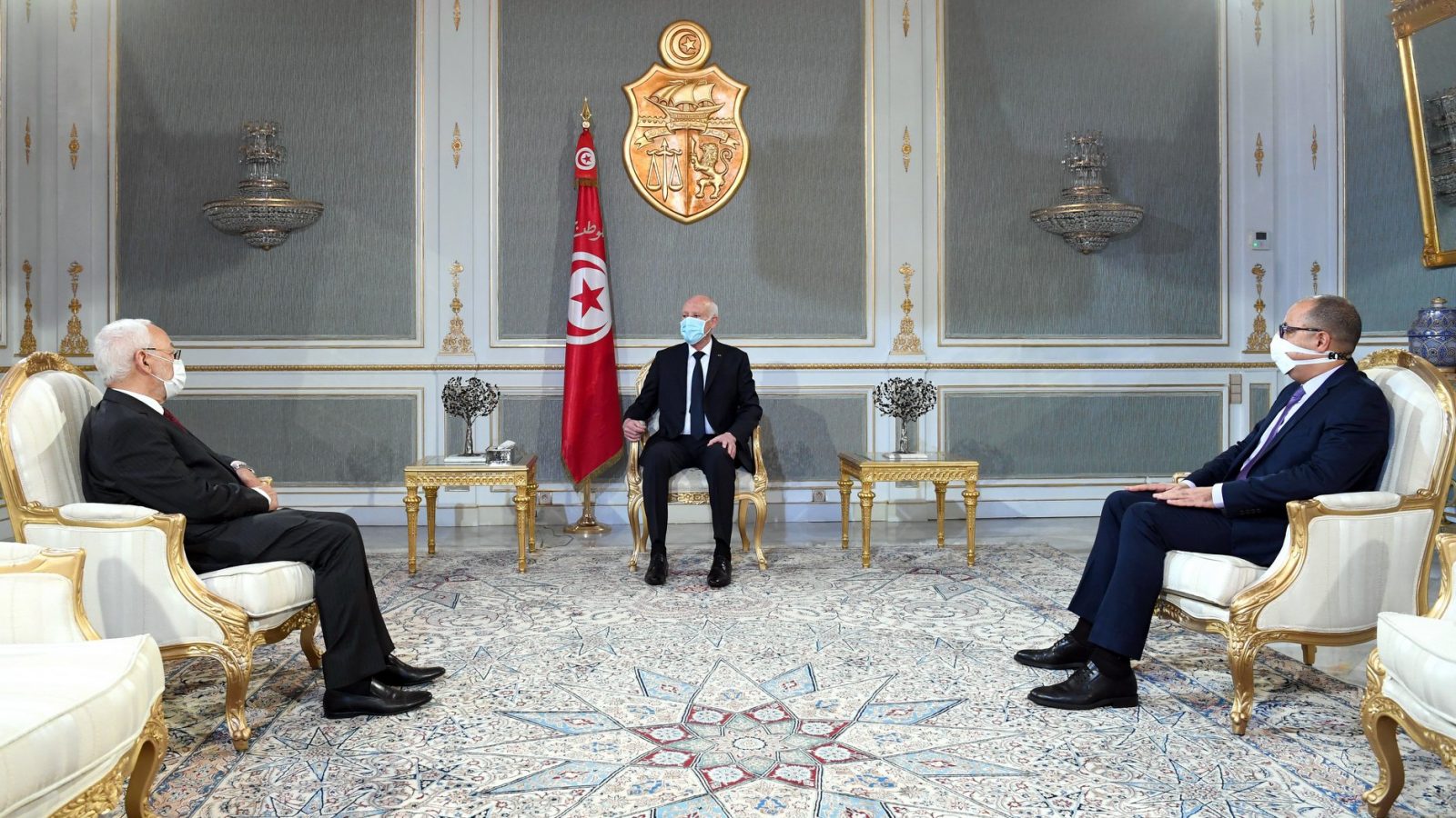 الباروميتر السياسي: تراجع نسبة الراضين عن أداء الرؤساء الثلاثة