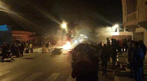 تضامنا مع المحتجين: بلدية القطار تمنع مرور شاحنات الفسفاط