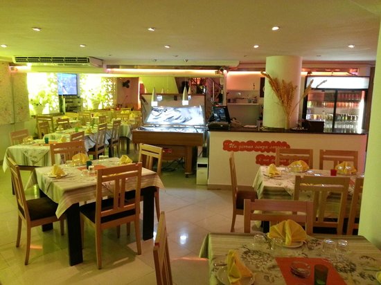 التمديد في توقيت عمل المطاعم الى السابعة مساء والمقاهي غير معنية بالتوقيت الجديد