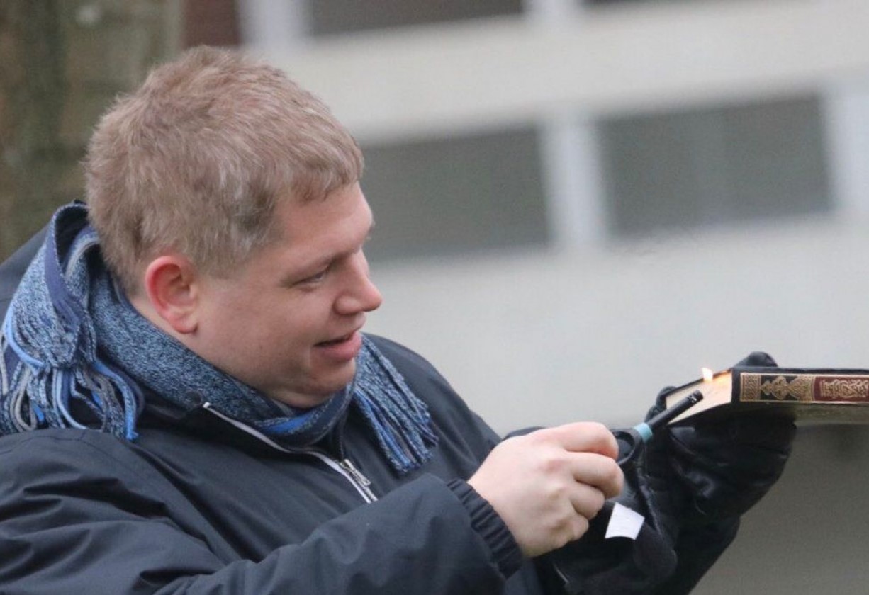 فرنسا: إيقاف متطرف دانماركي جاء لحرق القرآن وسط باريس