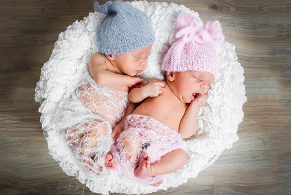 سيدة تبيع توأميها من أجل اقتناء هاتف جوال جديد ! سيدة تبيع توأميها من أجل اقتناء هاتف جوال جديد !