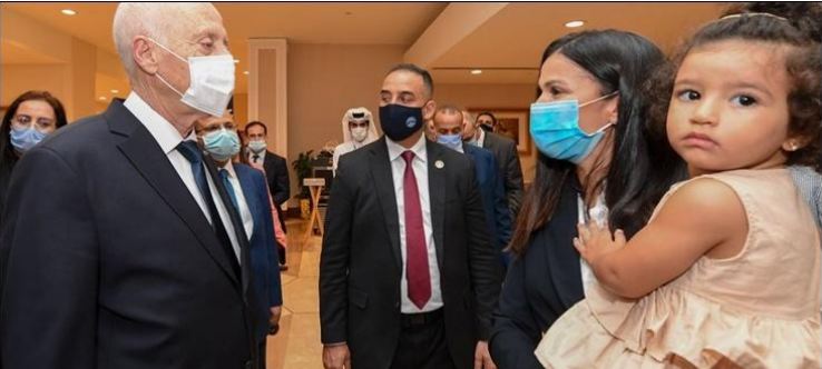 قيس سعيد يلتقي بعدد من الجالية التونسية بقطر