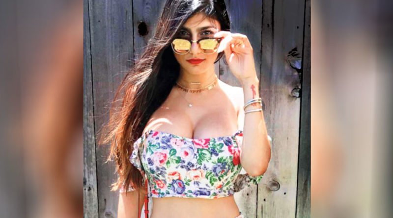 صورة فنانة إباحية على معلقة إشهارية في أريانة تثير جدلا كبيرا (صور)