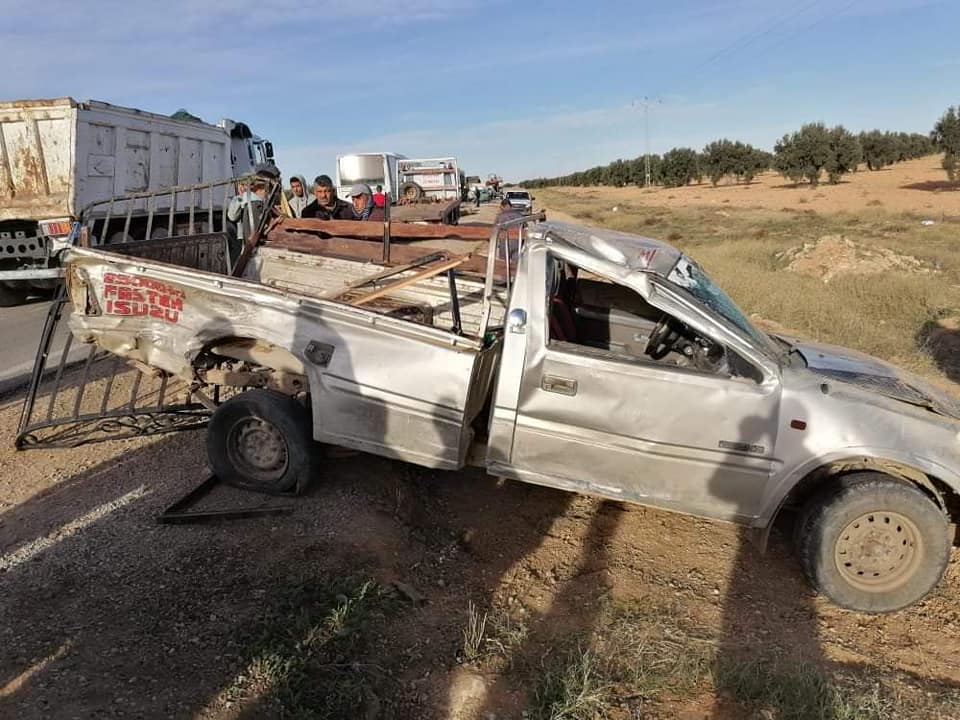 منزل شاكر: 11 قتيلا وجريحا في اصطدام شاحنة ثقيلة بسيارة (صور)