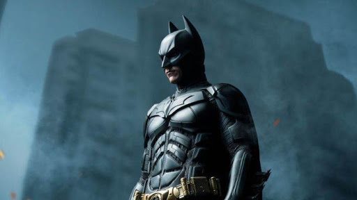 باتمان يوزع الكمامات