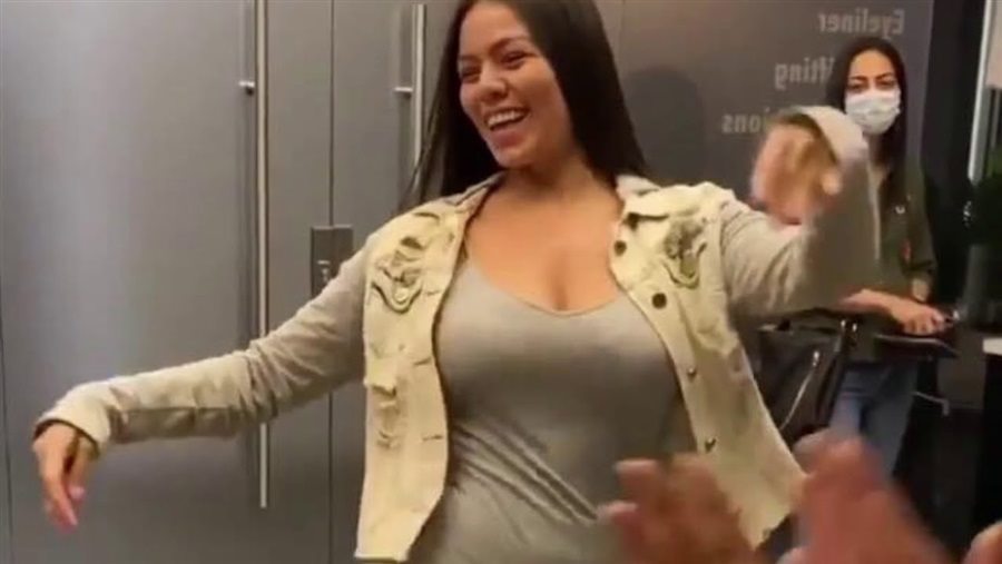 الراقصة لورديانا تحتفل بالمليون متابع