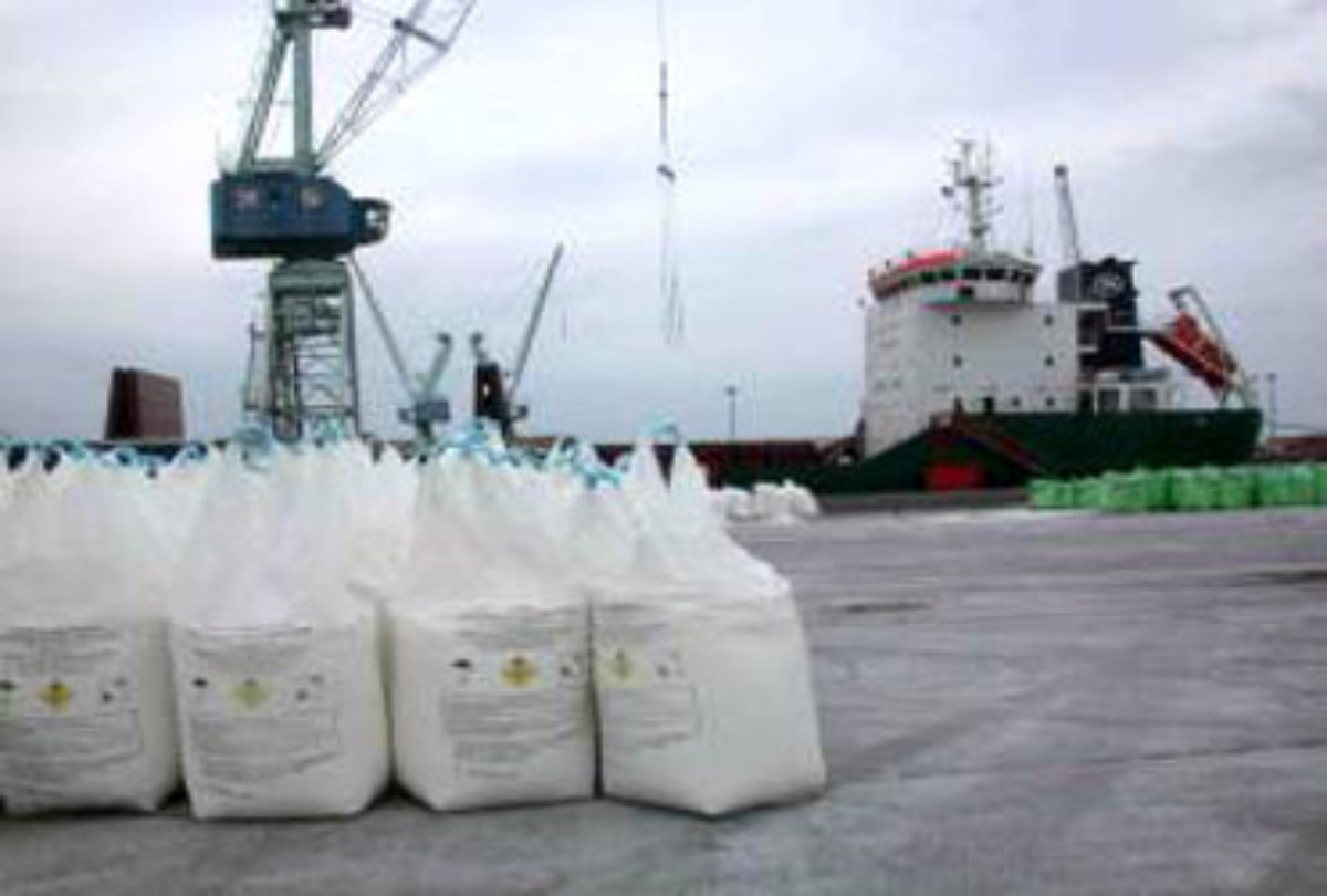 حجز 42 طنا من الأمونيتر ومائة طن من البصل بمخزنين بالعاصمة