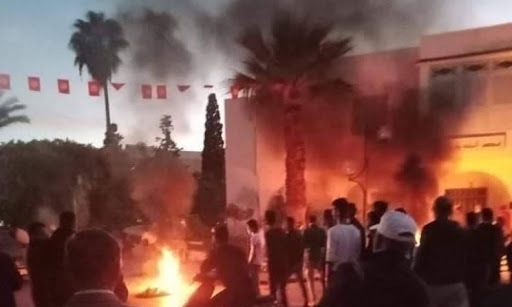 الشابة / تجدد الاحتجاجات وتسجيل إصابات لعدد من الأمنيين وحالات اختناق في صفوف المحتجين