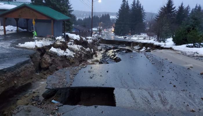 مفقودون في انهيارات أرضية في الولايات المتحدة مفقودون في انهيارات أرضية في الولايات المتحدة