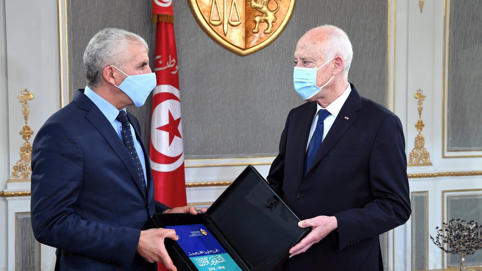 رئيس الجمهورية يستقبل رئيس اللجنة الوطنية لمكافحة الإرهاب(فيديو)