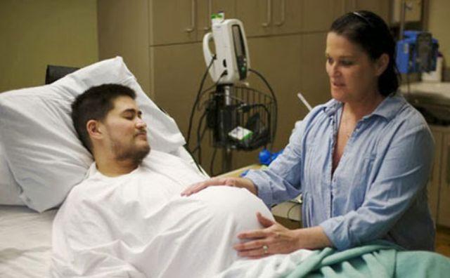 غريب عجيب: هذه قصة الرجل الذي حمل وأنجب 3 مرات (فيديو) غريب عجيب: هذه قصة الرجل الذي حمل وأنجب 3 مرات (فيديو)