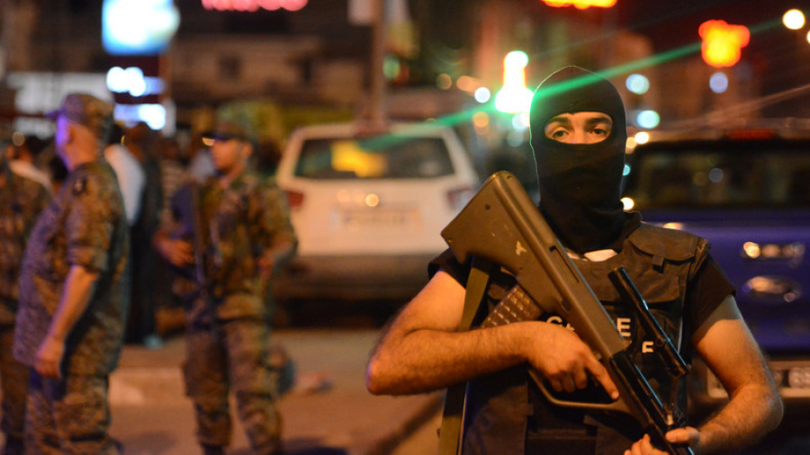 حاجب العيون: إستعمال أسلحة وإصابة شخص بالرشّ أثناء إقتحام المستودع البلدي